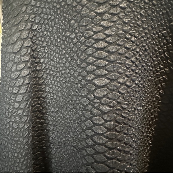 Black High Waist Skirt Midi Circle Textured Fabric Swing XS Small EUC Chic Light - Picture 6 of 8